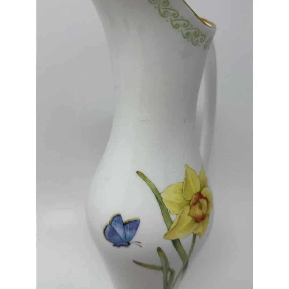 BRENDA WALTON'S Innisfree Royal Tara Vase/Pitcher Fine Bone Made in Ireland